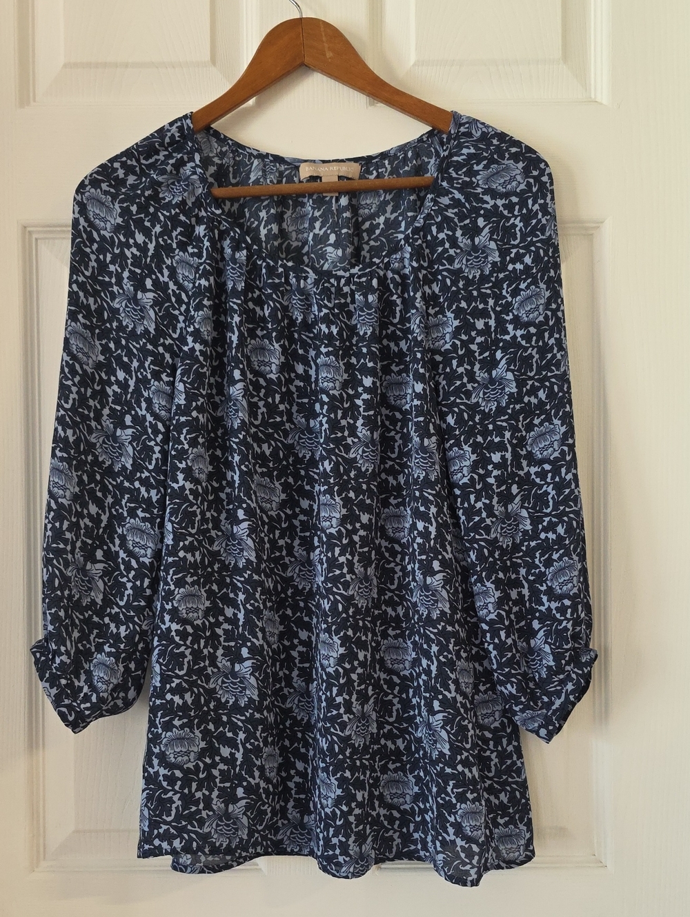 Banana Republic Navy & Light Blue Floral Flowy Top XS